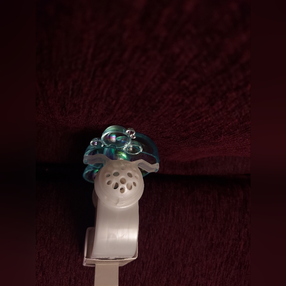 Bubbles wallflower plug by bath and body works - Picture 2 of 4